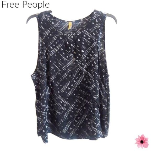 Free People Tops - FREE PEOPLE BLACK AND WHITE PRINT TOP